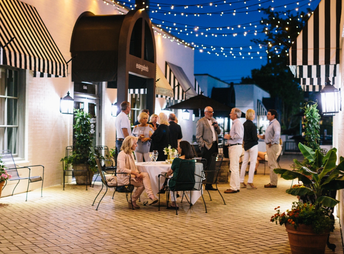 Evangeline's customers enjoying great company and cocktails.